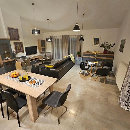 Aurora Apartment Liznjan Ngoại thất bức ảnh