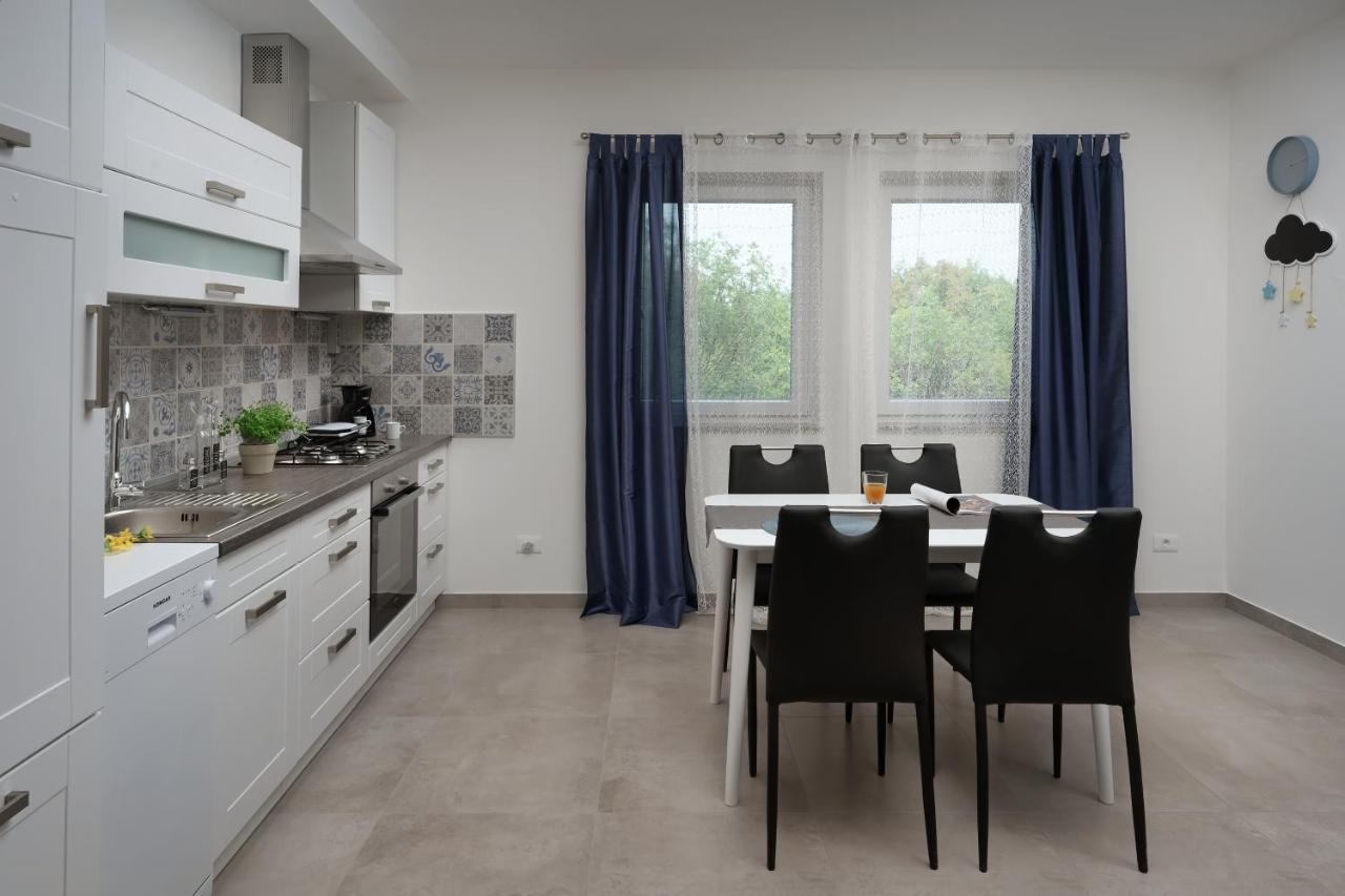 Aurora Apartment Liznjan Ngoại thất bức ảnh
