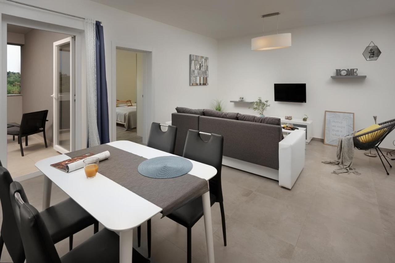 Aurora Apartment Liznjan Ngoại thất bức ảnh