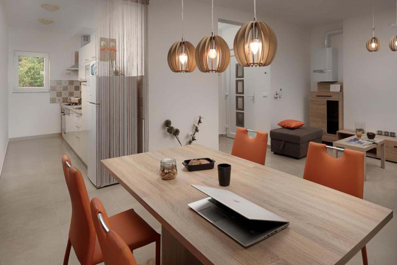 Aurora Apartment Liznjan Ngoại thất bức ảnh